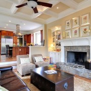 Множество элементов декора для кухни-студии