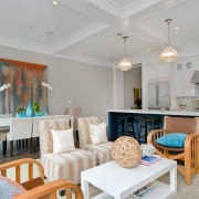 Сочетание декоративных элементов в кухне-студии