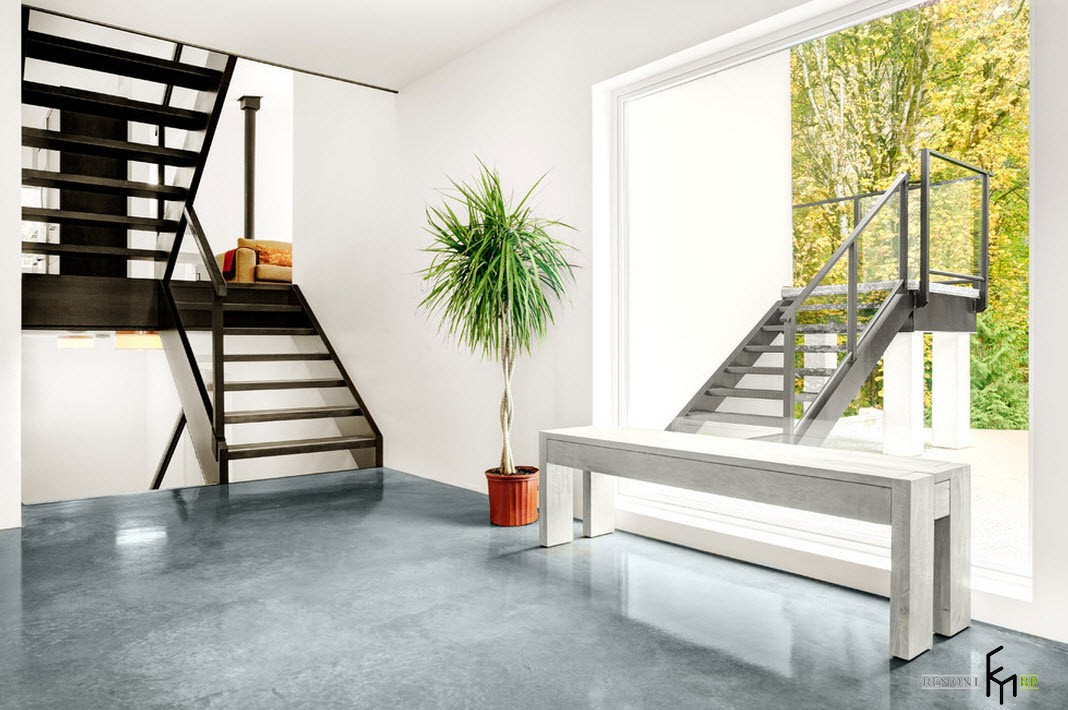 Лестница с живыми цветами – это как раз то, что украсит ваш загородный дом