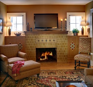 Камин и телевизор в гостиной