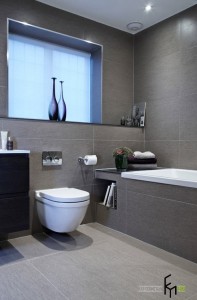 Серая плитка в ванной