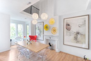 Три светильника над столом