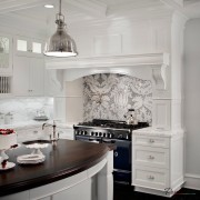 Орнамент из блестящей мозаичной плитки