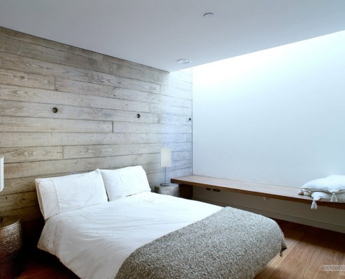 Дерев'яні стіни в інтер'єрі спальні