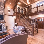 Лестница в гостиной