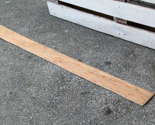 Второй шаг шестого этапа изготовления полки для кухни