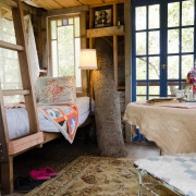 Спальное место в домике на дереве