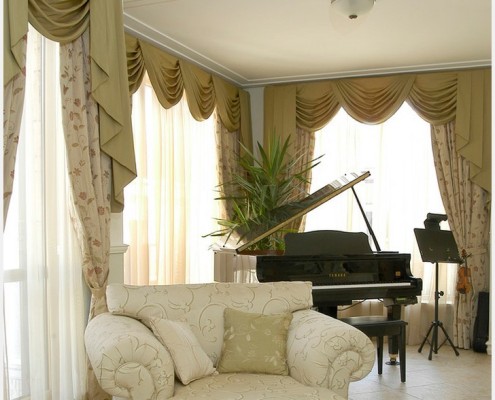 Австрийские шторы в сочетании с полупрозрачными Австрийские шторы в сочетании с полупрозрачными