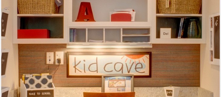 Главной особенностью вспомогательной мебели является удобство пользования ею