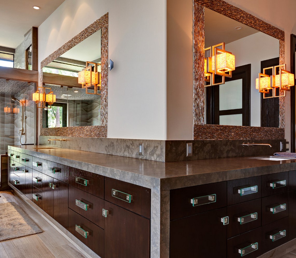 Зеркало несет в себе не только практическое значение, но и служит красивым элементом дизайна ванной комнаты
