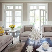 Замечательная особенность стиля прованс – это обязательное присутствие в комнатах растений, цветов