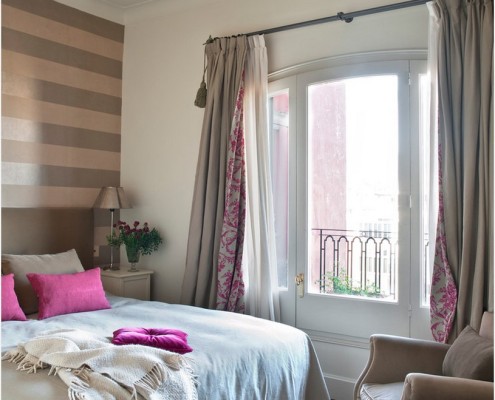 Многослойные шторы позволяют сделать преобладающим тот или иной рисунок Многослойные шторы позволяют сделать преобладающим тот или иной рисунок