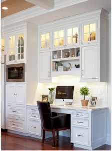 Рассредоточенное потолочное освещение поможет снять излишнее напряжение глаз