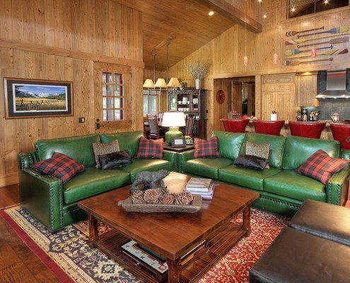 Спектр окраса кожаных диванов довольно богат