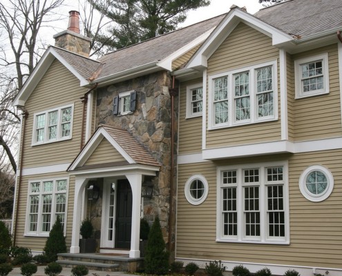 Для стиля прованс характерен фасад дома, выполненный из различных облицовочных материалов