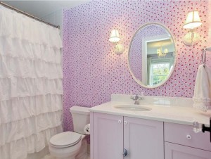 Фиолетовая ванная комната