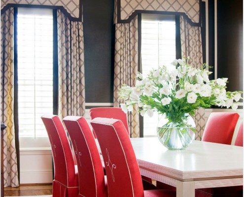 Шторы с ламбрекенами придают торжественность комнате Шторы с ламбрекенами придают торжественность комнате